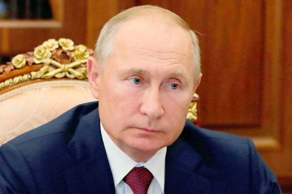 Путин заявил, что нужно помочь россиянам с низким доходом