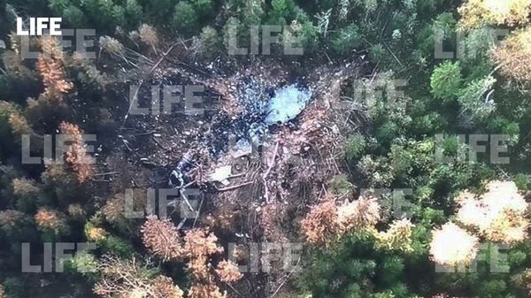 Лайф публикует первые снимки с места падения Су-30 в Тверской области