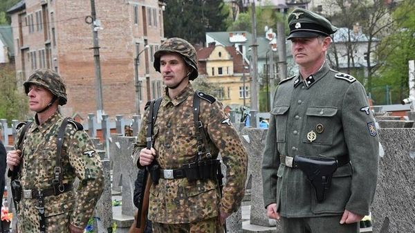 На Украине передумали считать нацистской символику дивизии СС "Галичина"