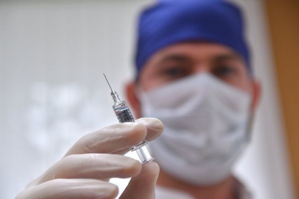Россиянам с антителами разрешили не делать прививку от коронавируса 
