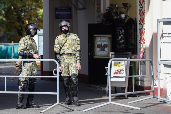 Закрытие метро, ОМОН и военные. В Минске вводят ограничения перед массовым митингом