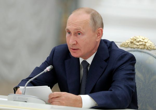 Путин поздравил работников атомной промышленности с 75-летием отрасли