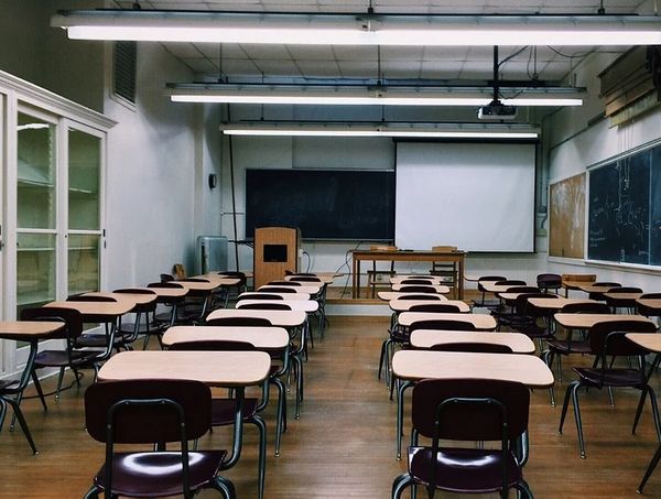 Власти Подмосковья не планируют закрывать школы на досрочные каникулы из-за коронавируса