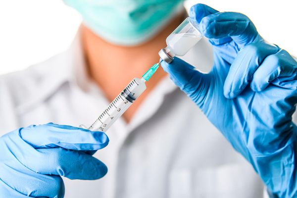 Российская вакцина от коронавируса поступила в медцентры