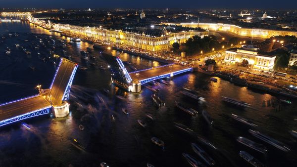 "Поющие мосты". В Петербурге необычным образом почтят память композитора Андрея Петрова