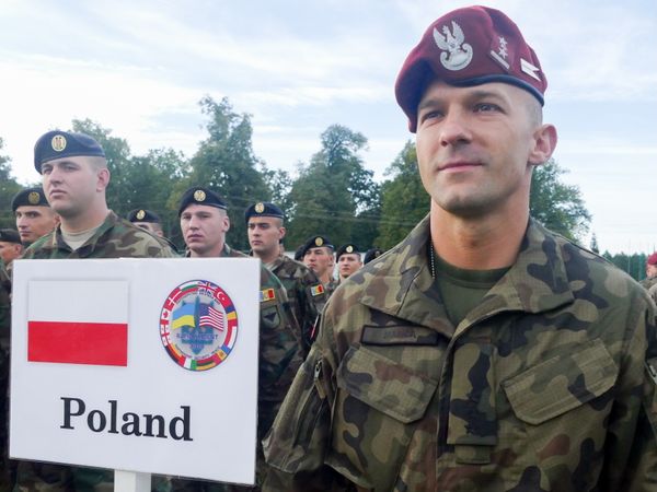 Шойгу сообщил о планах НАТО перебросить в Польшу американских военных