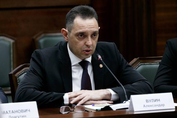 Глава Минобороны Сербии осудил пост Захаровой о визите сербской делегации в Белый дом
