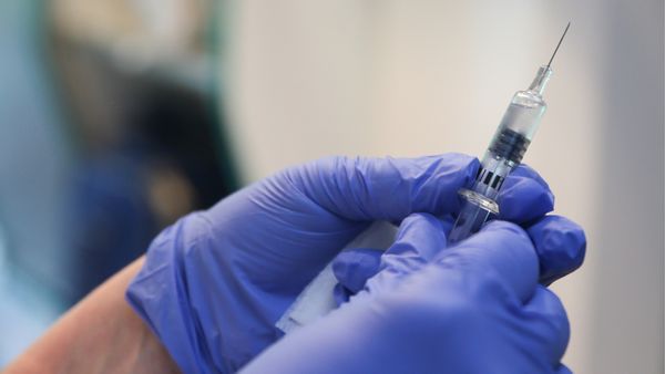 Попова назвала дату завершения клинических испытаний второй вакцины от CoViD-19