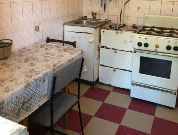 Учительница напугала Twitter, показав квартиру, которую можно снять в Московской области на её зарплату