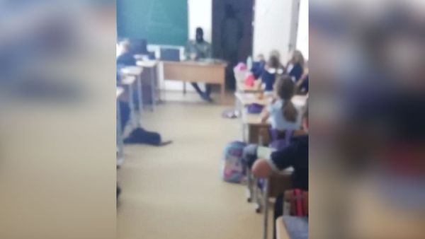 Родителей тюменских школьников возмутили учения с "захватом" школы