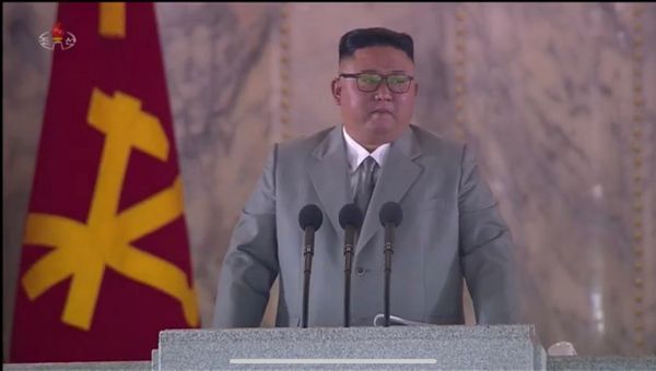 Ким Чен Ын и его новые ракеты стали главными сюрпризами парада в КНДР