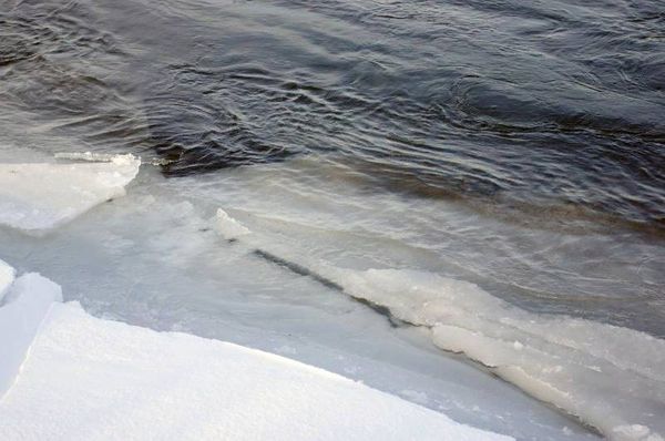 В Иркутской области два малолетних ребёнка провалились под лёд и погибли