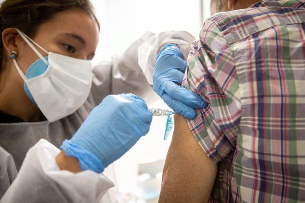 В Роспотребнадзоре сообщили, чего категорически нельзя делать перед вакцинацией от коронавируса
