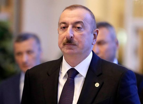 Алиев рассказал, при каком условии Азербайджан готов прекратить огонь в Карабахе