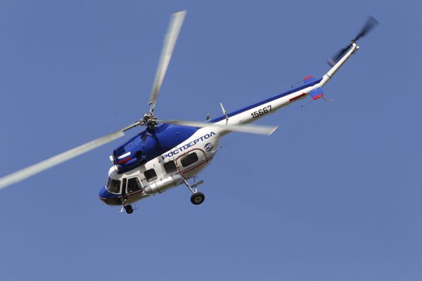 В Якутии вертолёт Ми-2 с шестью человеками на борту совершил жёсткую посадку