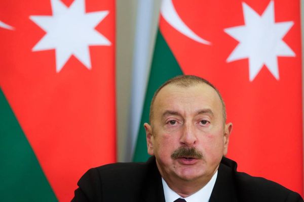 Алиев потребовал от Макрона извинений за слова о воюющих за Азербайджан боевиках