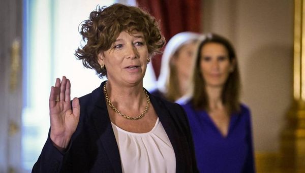 Вице-премьером Бельгии стала женщина-трансгендер