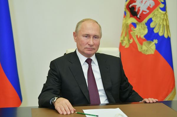 Путин поручил предусмотреть сохранение физической активности россиян на случай новых ограничений