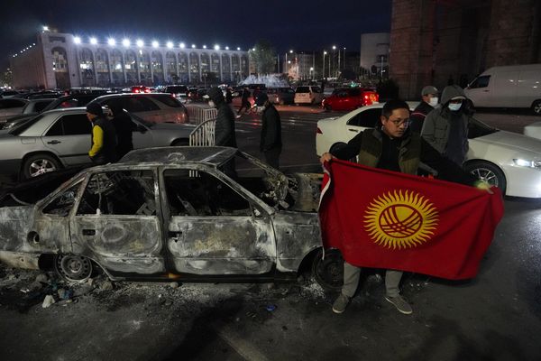 Сотни человек пострадали в Бишкеке во время протестов