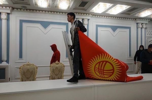 Оппозиция Киргизии объявила о дальнейших планах после ночи протестов