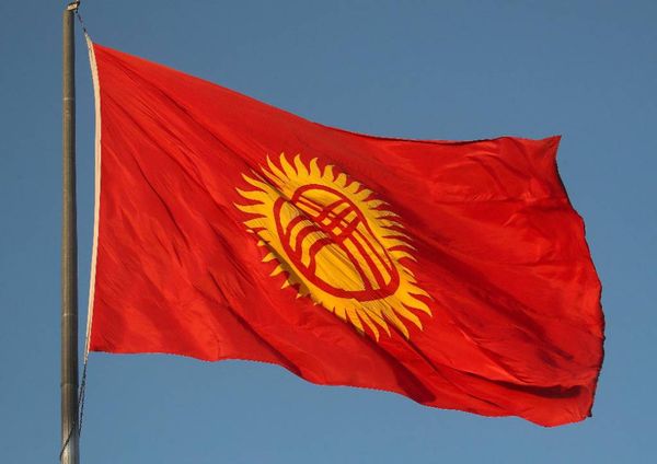 В Киргизии после масштабных митингов распущено правительство, снят премьер