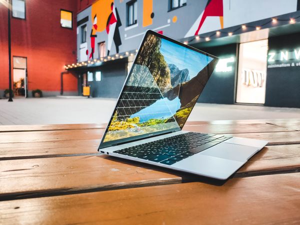 Самый компактный ноутбук в мире? Huawei MateBook X удивит вас размерами, а чем разочарует?