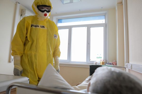В Кремле поддержали идею награждать медиков, борющихся с коронавирусом