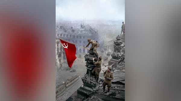 Пользователи Facebook жалуются на блокировку фотографии со Знаменем Победы