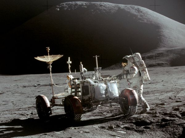 "Роскосмос" готов обсудить с США освоение Луны
