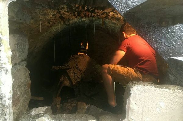 Парень нашёл у себя под домом секретный тоннель, обратив внимание на неровные стены в подвале