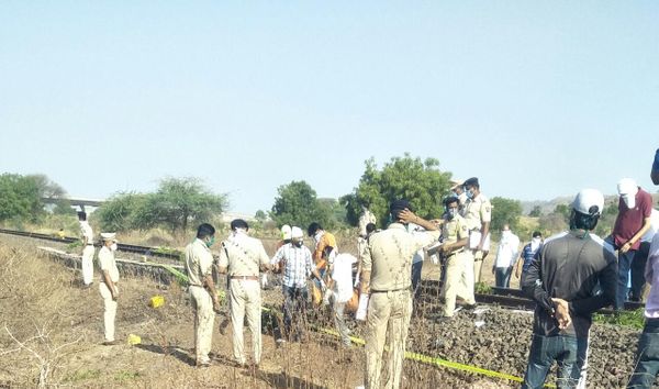 В Индии 14 спящих рабочих погибли в результате наезда товарного поезда