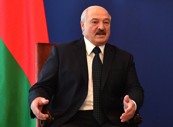 "Они умирали ради нас". Лукашенко заявил, что Минск не может отменить Парад Победы