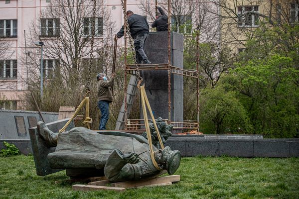 В Чехии снос памятника маршалу Коневу назвали отвратительным и циничным