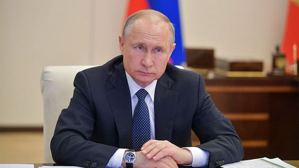 Путин предложил вернуть самозанятым уплаченные ими налоги за 2019 год