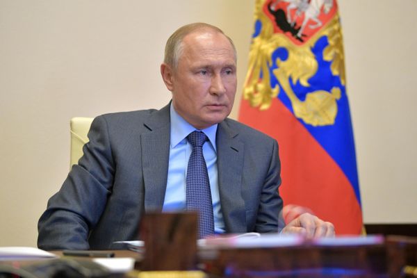 "Подставили плечо". Путин поблагодарил волонтёров за помощь в условиях пандемии