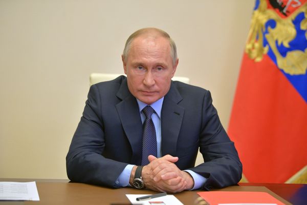 Путин: Нам удалось затормозить распространение эпидемии, но пик ещё не пройден