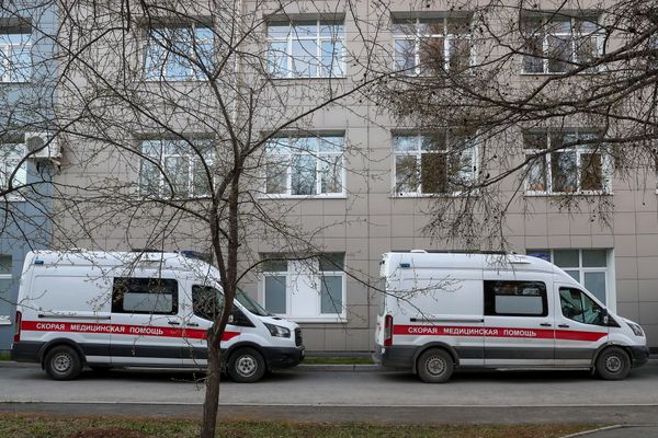Более ста работников НИИ скорой помощи им. Джанелидзе в Петербурге заразились коронавирусом