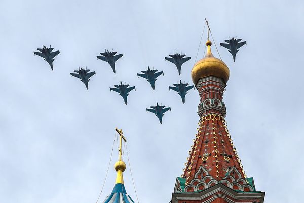 Почти 600 самолётов и вертолётов примут участие в авиапараде 9 Мая в России