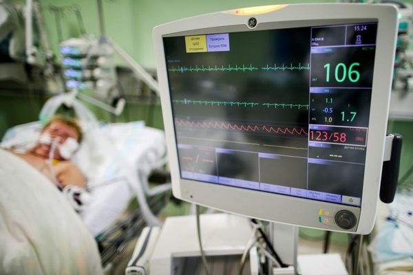 Вирусолог увидел признаки спада эпидемии в России