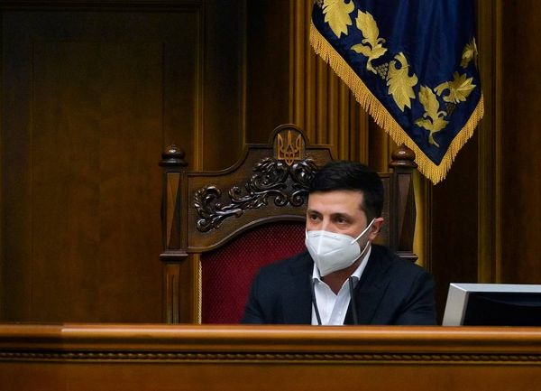Однопартийцы Зеленского выступили против карантина на Украине