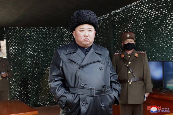Экс-дипломат КНДР заявил, что Ким Чен Ын не может самостоятельно ходить