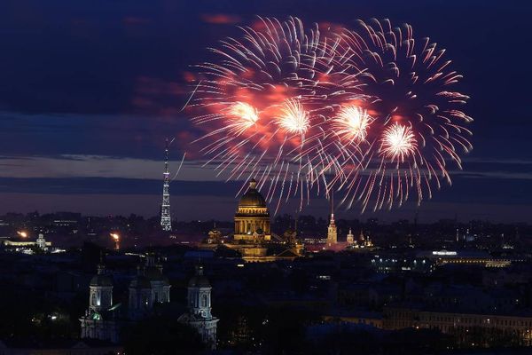Жители шести городов России увидят праздничный салют 9 Мая