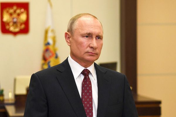 Путин установил федеральные доплаты для соцработников