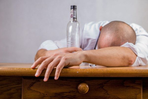 В России выросла смертность от алкоголя во время эпидемии