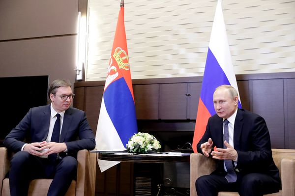 Президент Сербии поблагодарил Путина за помощь России в борьбе с CoViD-19