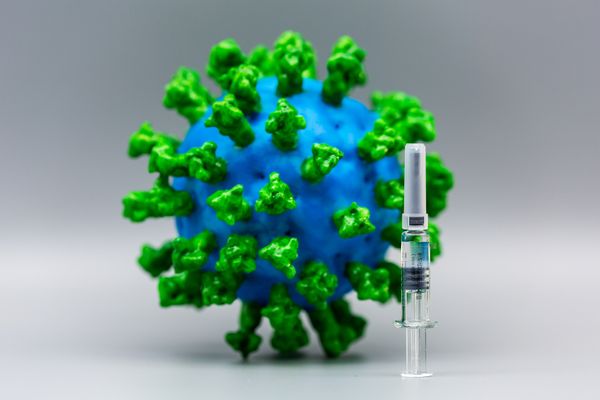 Европейский вирусолог назвал сроки появления вакцины от CoViD-19 "при оптимистичном сценарии"