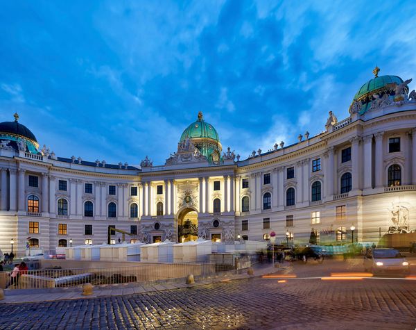 Президентский дворец в Вене эвакуирован из-за сообщения о бомбе