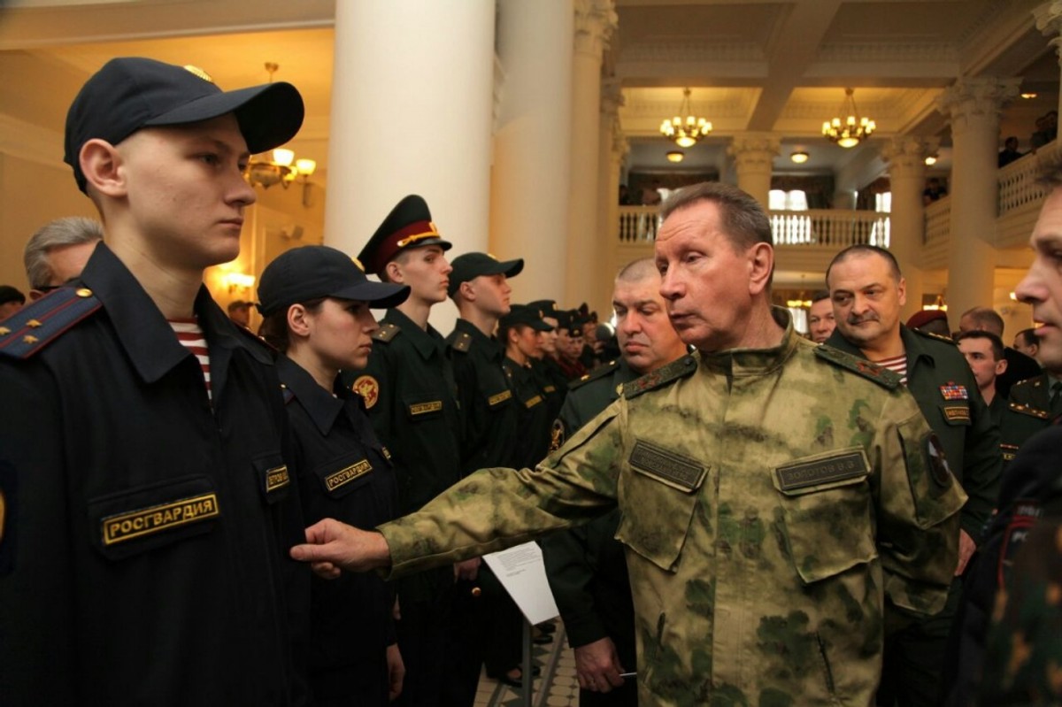 К генералу есть квартирный вопрос. За что задержали бывшего главного  тыловика Росгвардии