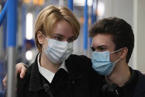 Россиянам предложили выбирать: "неудобные маски" или искусственная вентиляция лёгких