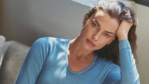 Ирина Шейк пленила своей красотой даже хейтеров, снявшись обнажённой для обложки Vogue